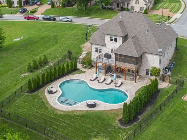 8027 Puddleduck Ln, Spring Hill, TN 37174