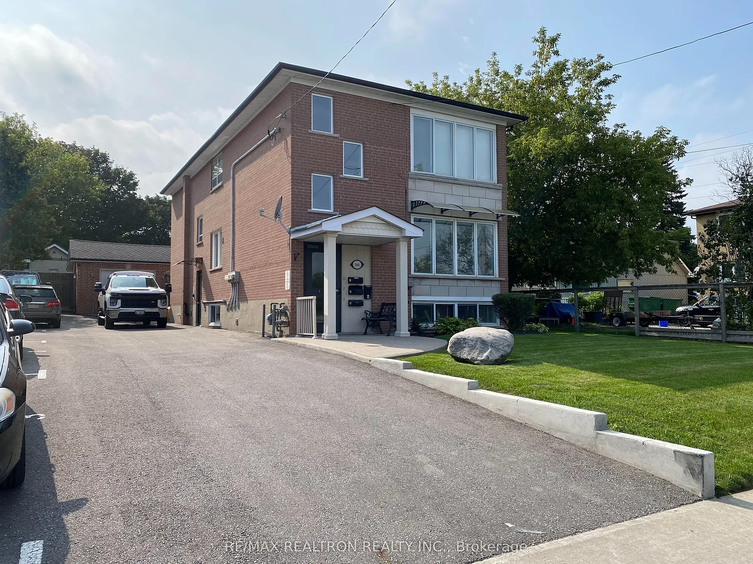 2 bed, $1,900 — Photo 2