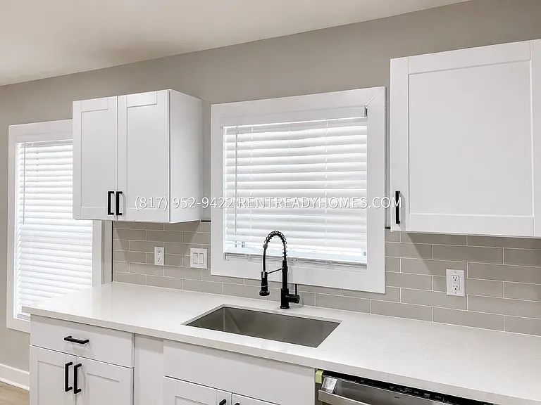 8112 Barkley St — Photo 4