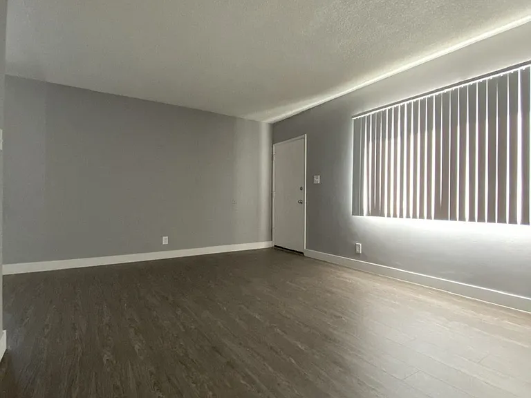 1152 W. 22nd St — Photo 14
