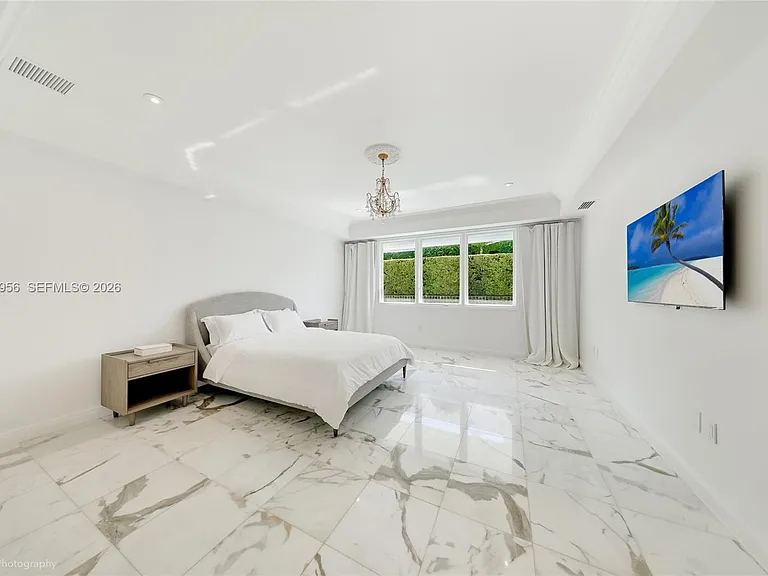55 La Gorce Cir — Photo 35