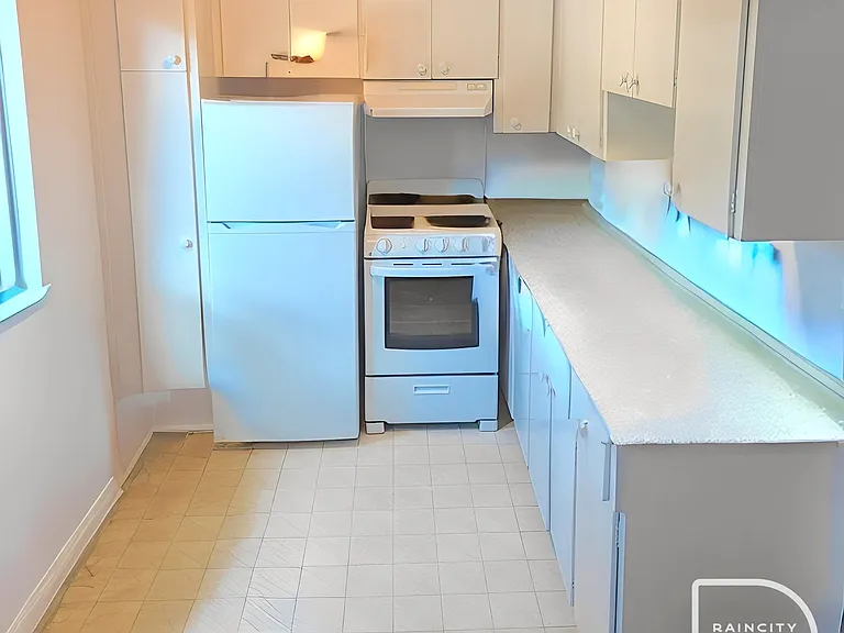 1550 Duchess Ave #501 — Photo 10