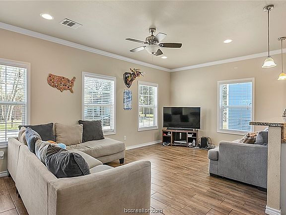 2nd image of 119 Sterling St