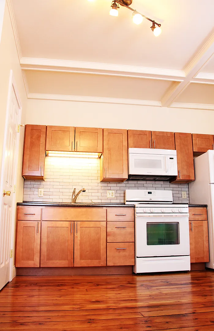 108 North Winooski Ave — Photo 1