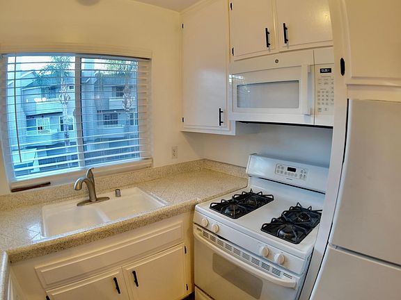 3rd image of 2006 Diamond St APT 14