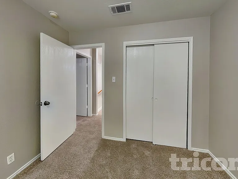 6734 Sandy Point Dr — Photo 12