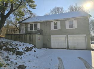 3 Christmas Hill Rd, Airmont, NY 10952