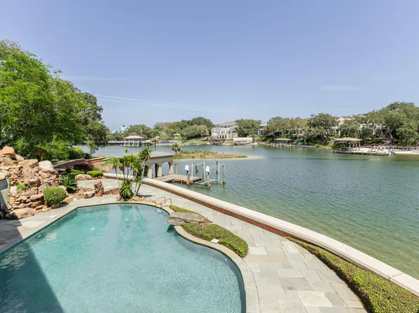 204 Laura Ln, Gulf Breeze, FL 32561