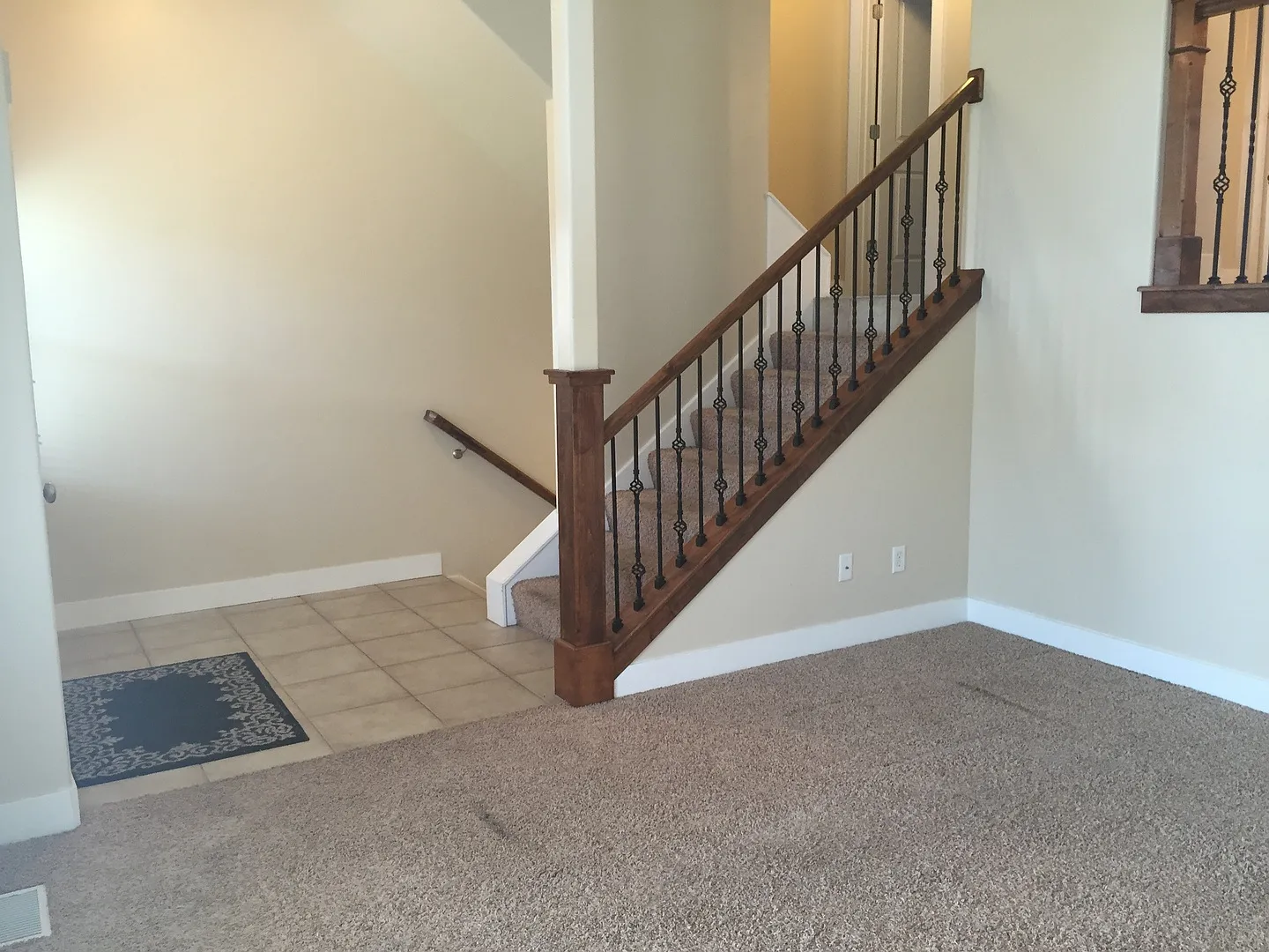 Luxury 3 Bedroom Townhome in Sandy! — Photo 3