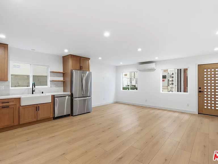3431 Edgehill Dr — Photo 7