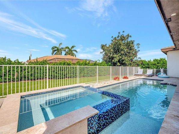140 Sand Hill St, Marco Island, FL 34145