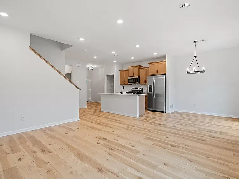 13621 Busch Ln — Photo 8