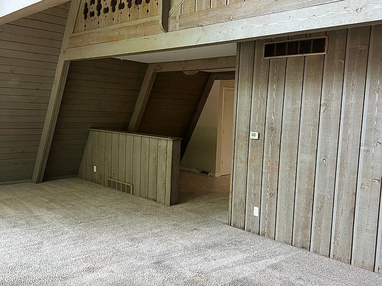 1806 Stanford Dr — Photo 3