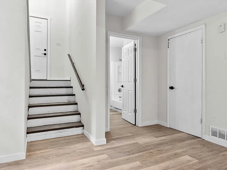 1102 Apache Dr — Photo 10