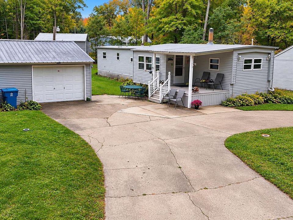 1st image of 230 Maplewood Dr