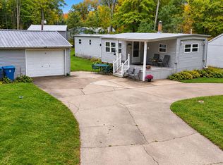 230 Maplewood Dr, Roscommon, MI 48653
