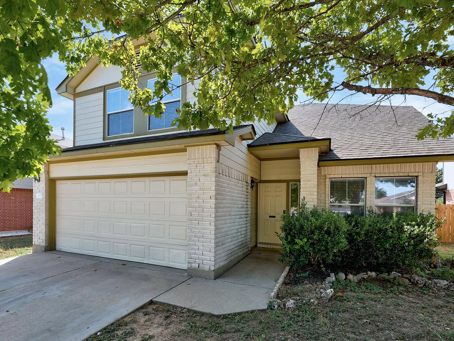 3 bed, 2.5 bath, 1736 sqft, $1,950 — Photo 3