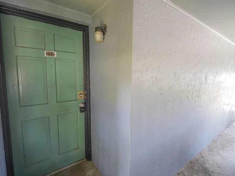 2325 W Pensacola St #223 — Photo 3