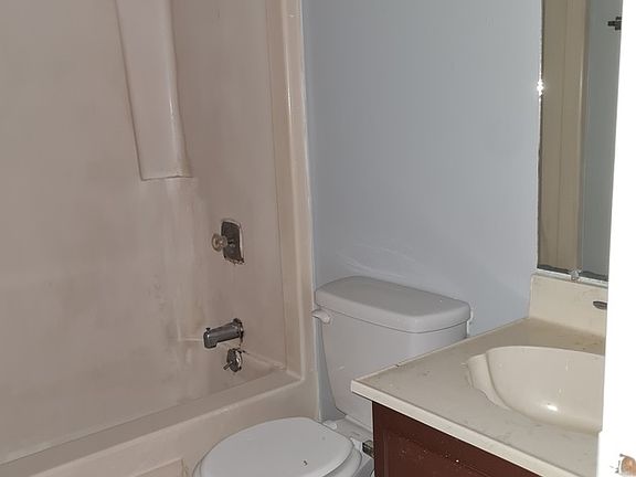 5th image of 2713 Quail Run St #B
