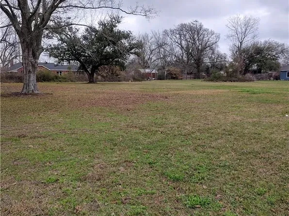 2302 Ridgewood Dr, Lake Charles, LA 70605