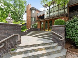 155 N Hanley Rd APT 207, Saint Louis, MO 63105