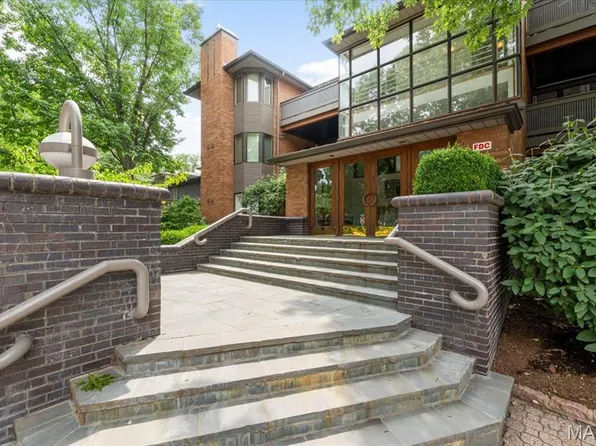 155 N Hanley Rd APT 207, Saint Louis, MO 63105