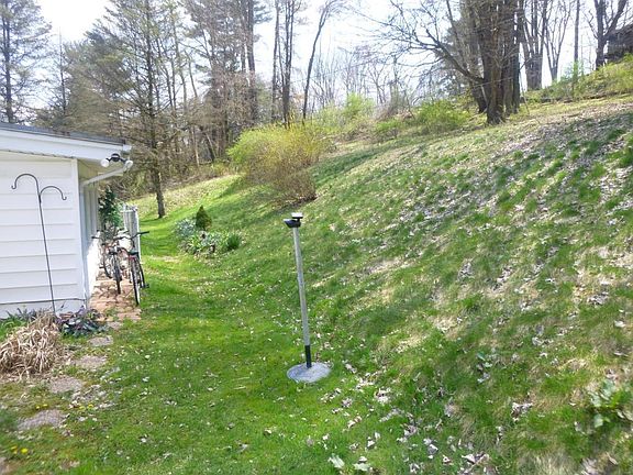 4th image of 55 Valley Dr
