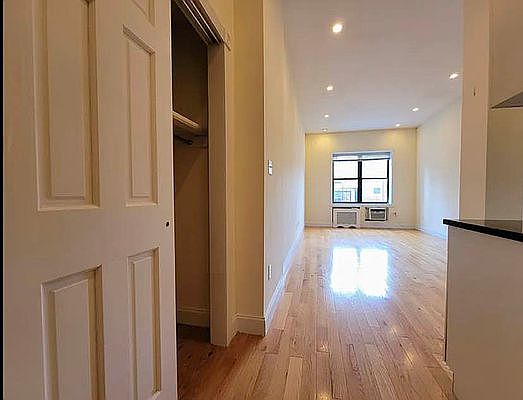3rd image of 506 E 88th St #5X