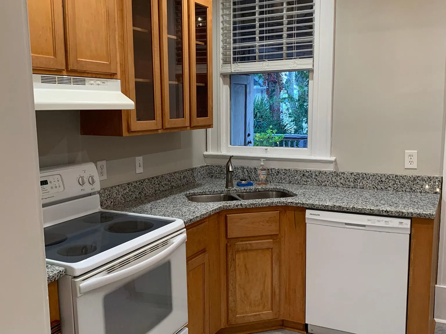 2148 Saint Johns Ave — Photo 4