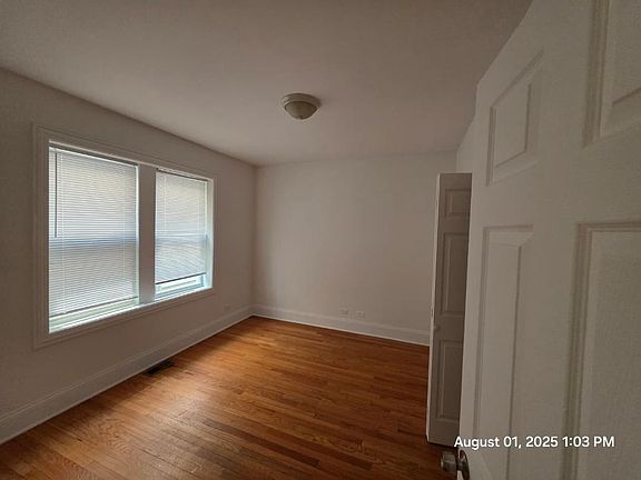 4th image of 6321 N Artesian Ave APT 1E