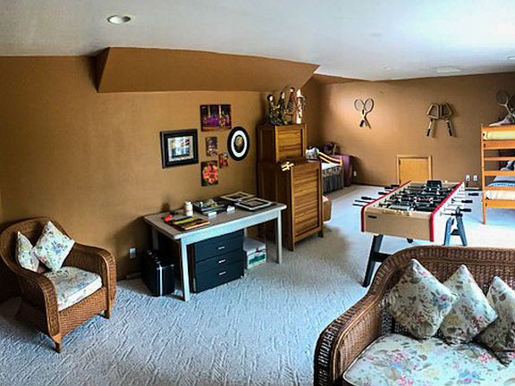 Game room or huge office 