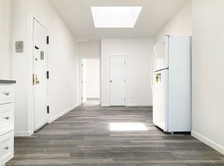 131 Huron St APT 4L, Brooklyn, NY 11222