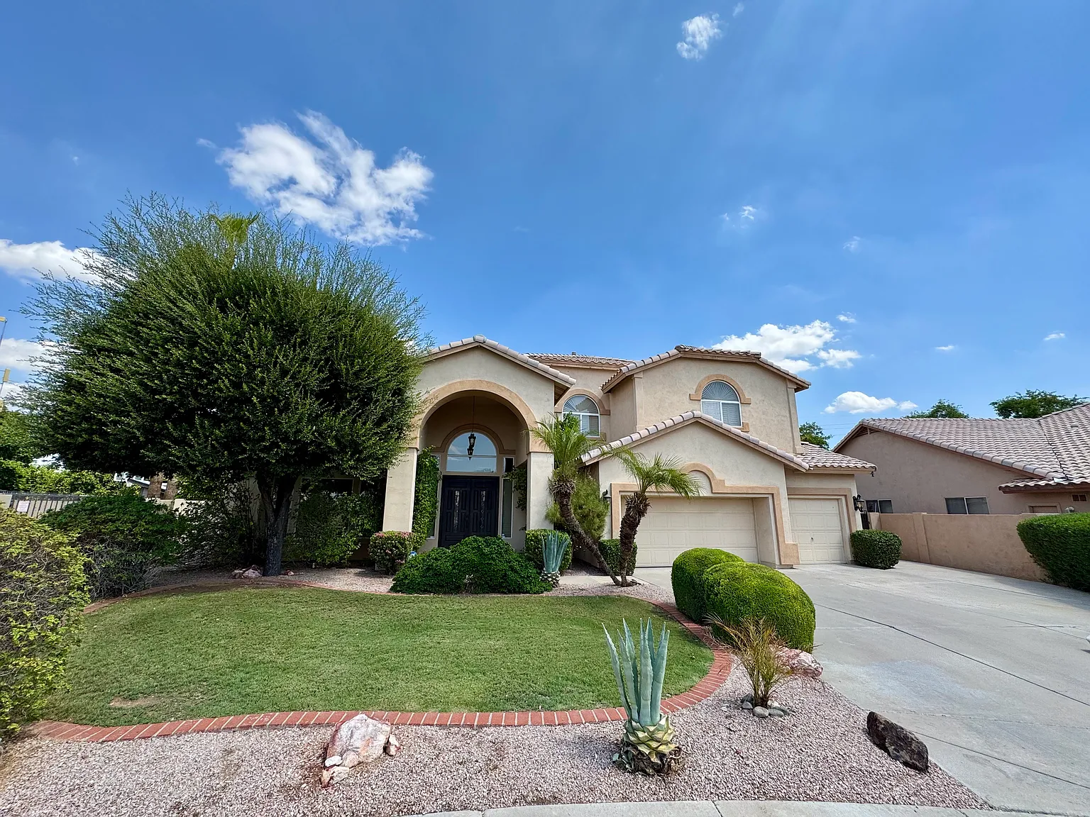 5 bed, 3845 sqft, $4,000 — Photo 1