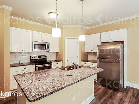 4th image of 2383 Folsom St