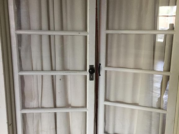 4th image of 103 W Ellsworth St
