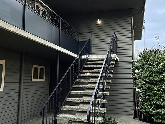 2nd image of 4740 40th Ave NE