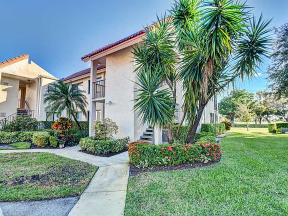 3rd image of 5589 Fairway Park Dr APT 204