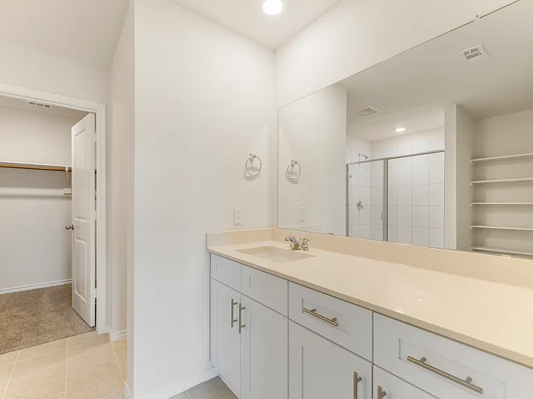 617 Camden Dr — Photo 6
