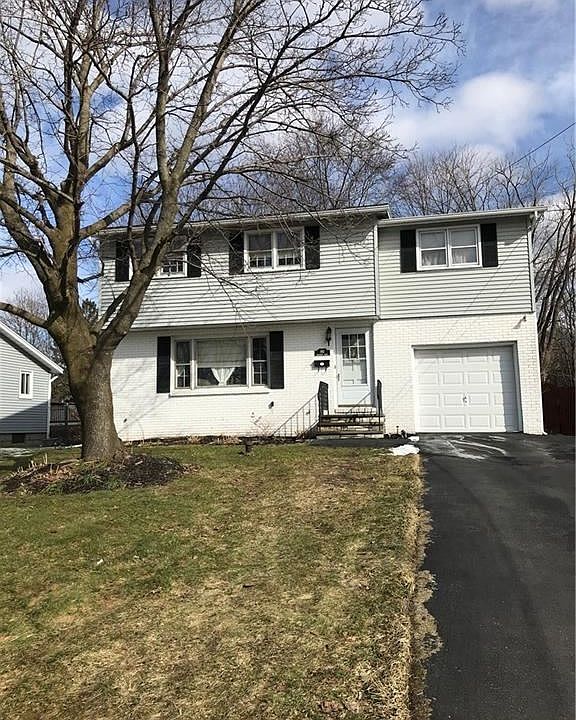 1st image of 102 Rosewood Dr