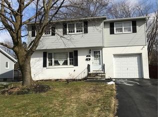 102 Rosewood Dr, Liverpool, NY 13090