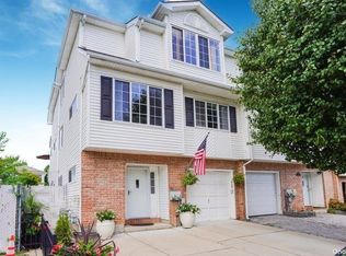 39 Spruce Ln, Staten Island, NY 10309