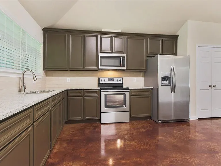 5610 Highline Dr — Photo 3