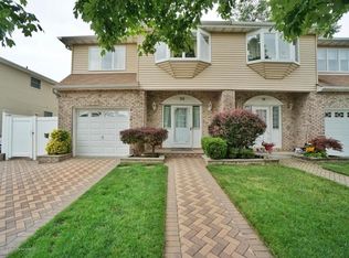 22 Hemlock St, Staten Island, NY 10309