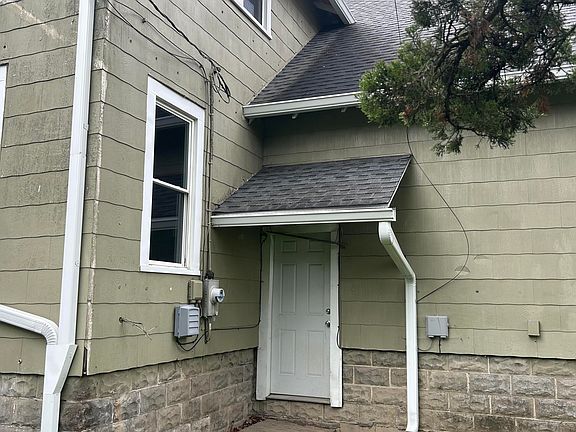 3rd image of 501 S Maple St