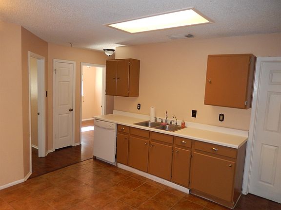 2nd image of 15567 Knollmeadow