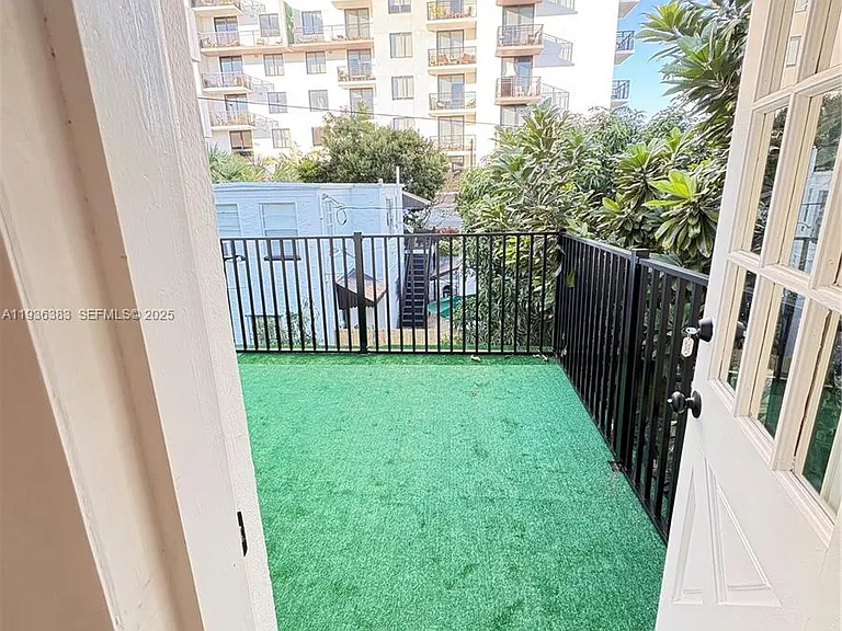 1901 SW 9th St #3 — Photo 12