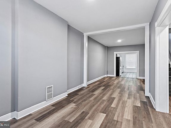 5th image of 804 N Kenwood Ave