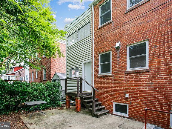 2nd image of 900 N Garfield St #B