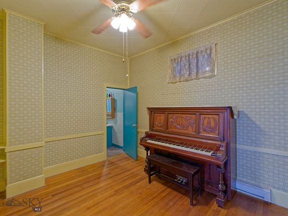 3rd image of 412 W Park St