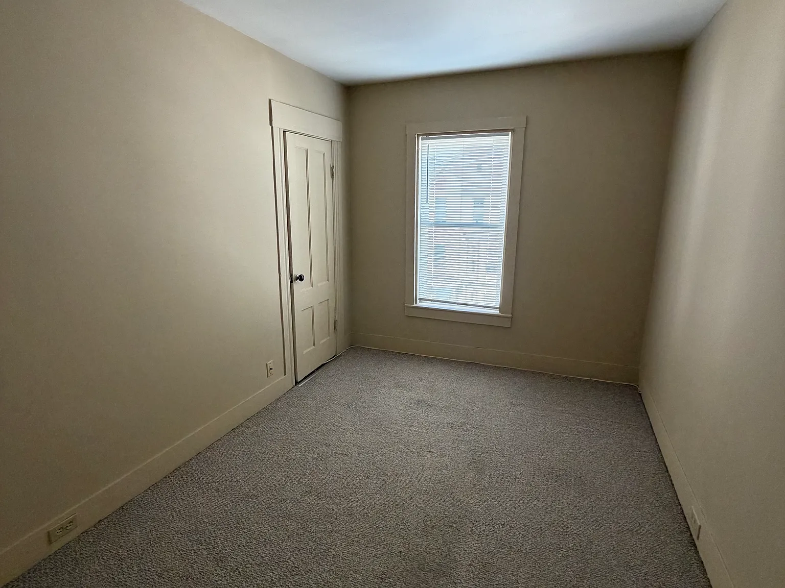 2 bed, 900 sqft, $1,275 — Photo 3